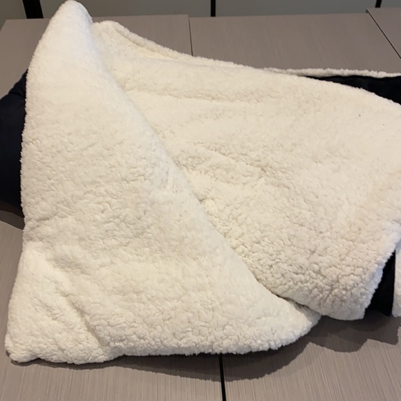 Swift Home Fuzzy Twin Blanket - Picture 2 of 3